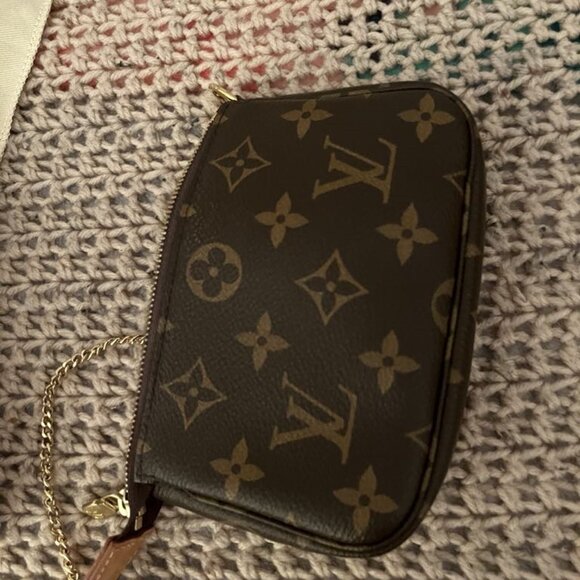 Louis Vuitton Mini Pochette Monogram - Picture 10 of 10